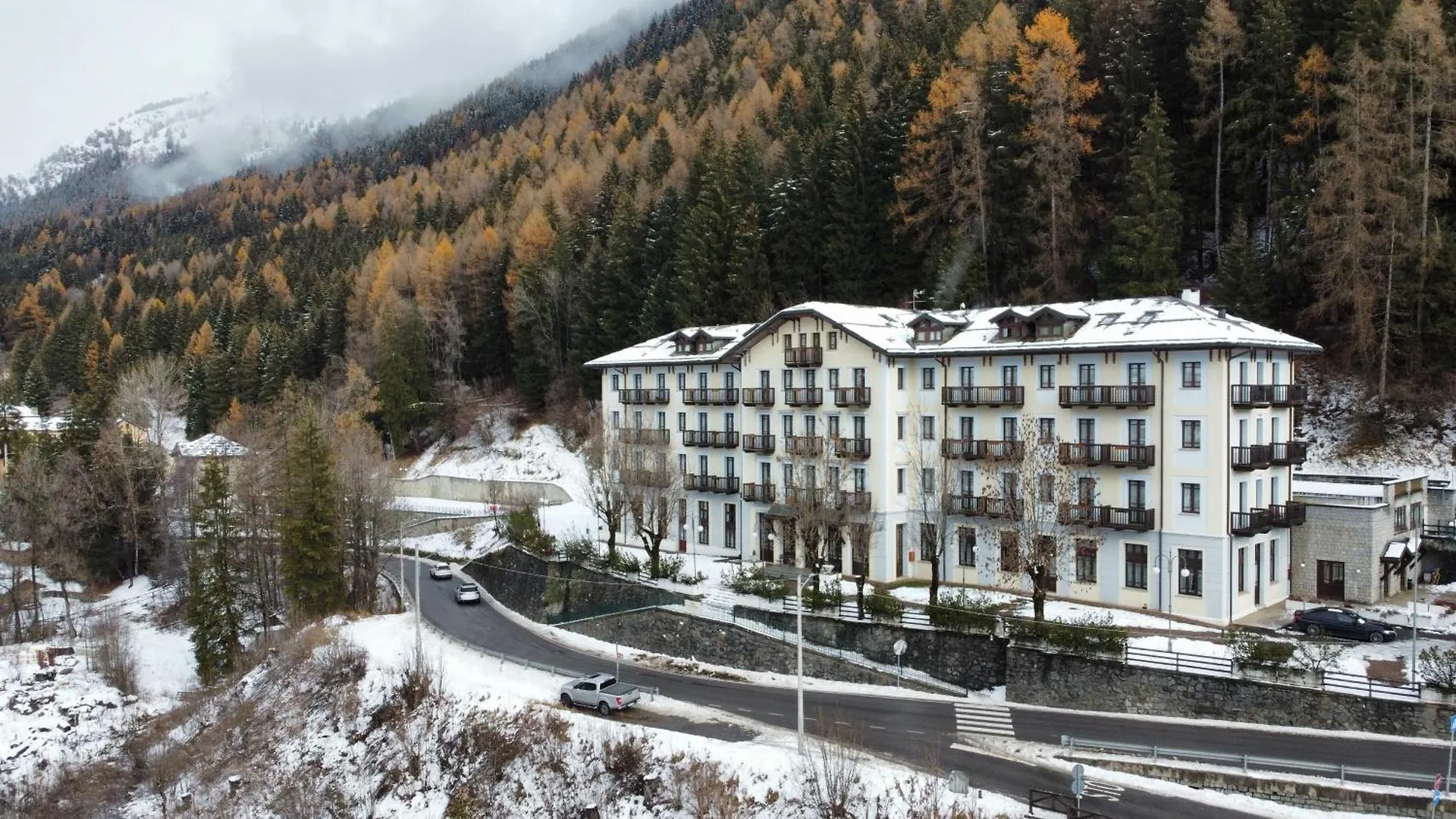 Palace Pontedilegno Resort contacts